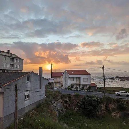 Moderno Con Terraza Y Chimenea, Vistas Al Mar, 6 Personas, Saude Doce דירה