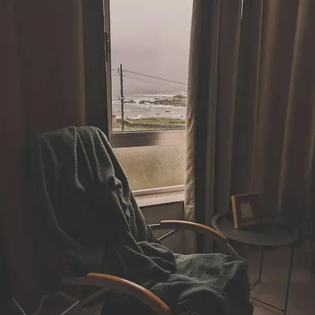 Moderno Con Terraza Y Chimenea, Vistas Al Mar, 6 Personas, Saude Doce