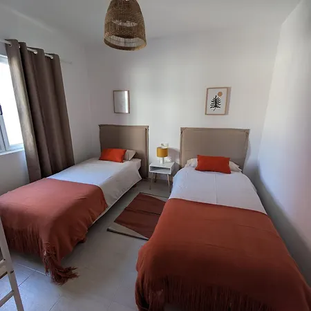 Moderno Con Terraza Y Chimenea, Vistas Al Mar, 6 Personas, Saude Doce شقة *