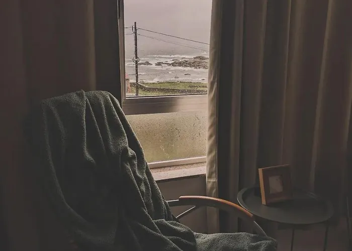 Moderno Con Terraza Y Chimenea, Vistas Al Mar, 6 Personas, Saude Doce