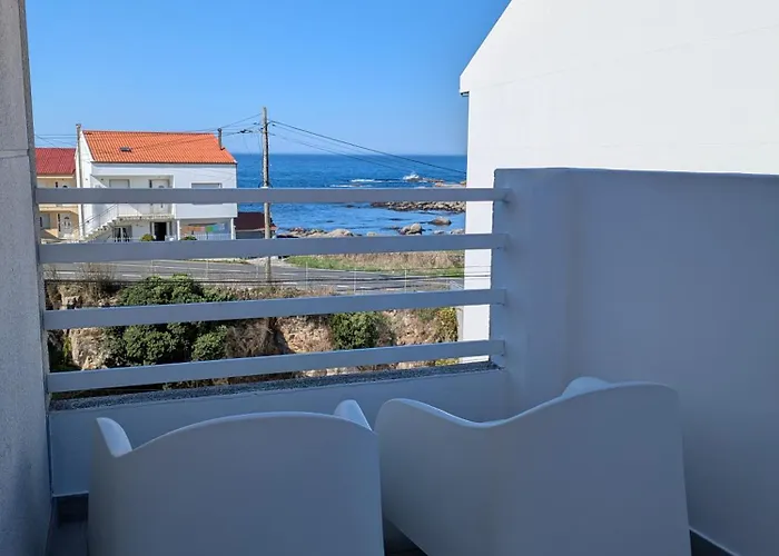 Moderno Con Terraza Y Chimenea, Vistas Al Mar, 6 Personas, Saude Doce *